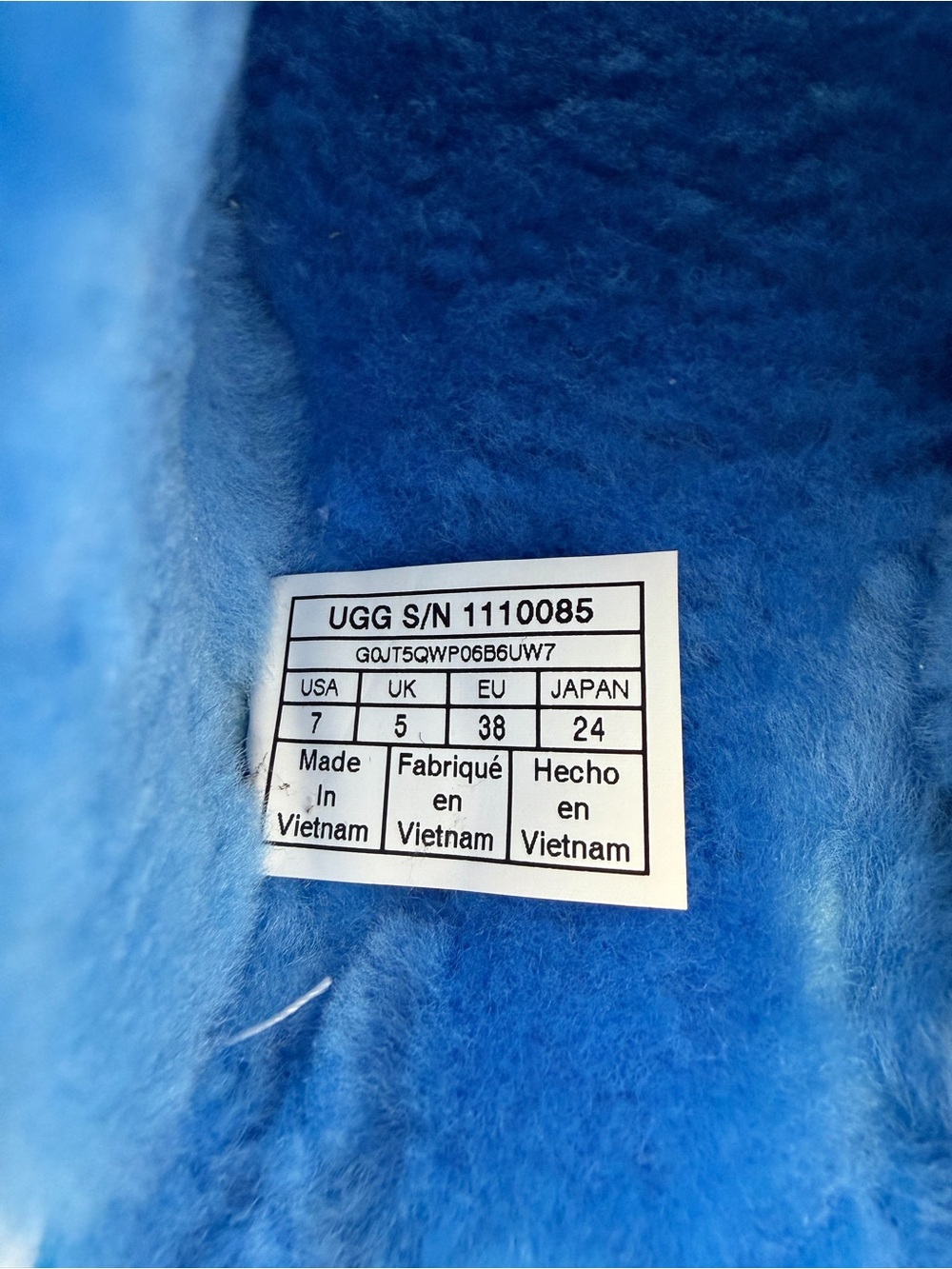 NEVER WORN!!! Blue Fluff Yeah UGG Slides - Picture 5 of 7